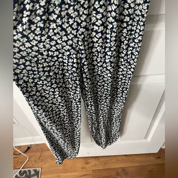 Hayden Los Angeles Navy Floral Jumpsuit with Pockets Size Medium - Picture 3 of 7